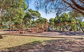 Beach Luxury On The Park - Brand New 2 Bedroom 3 Bathroom Carport Shops 100M Beach 500M Aircon Heating Gas Fireplace Wifi