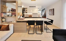 Beach Luxury On The Park - Brand New 2 Bedroom 3 Bathroom Carport Shops 100M Beach 500M Aircon Heating Gas Fireplace Wifi